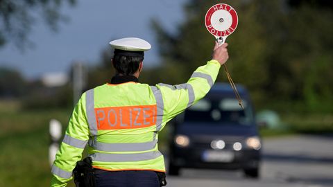 Dānija pagarina kontroli uz robežas ar Vāciju