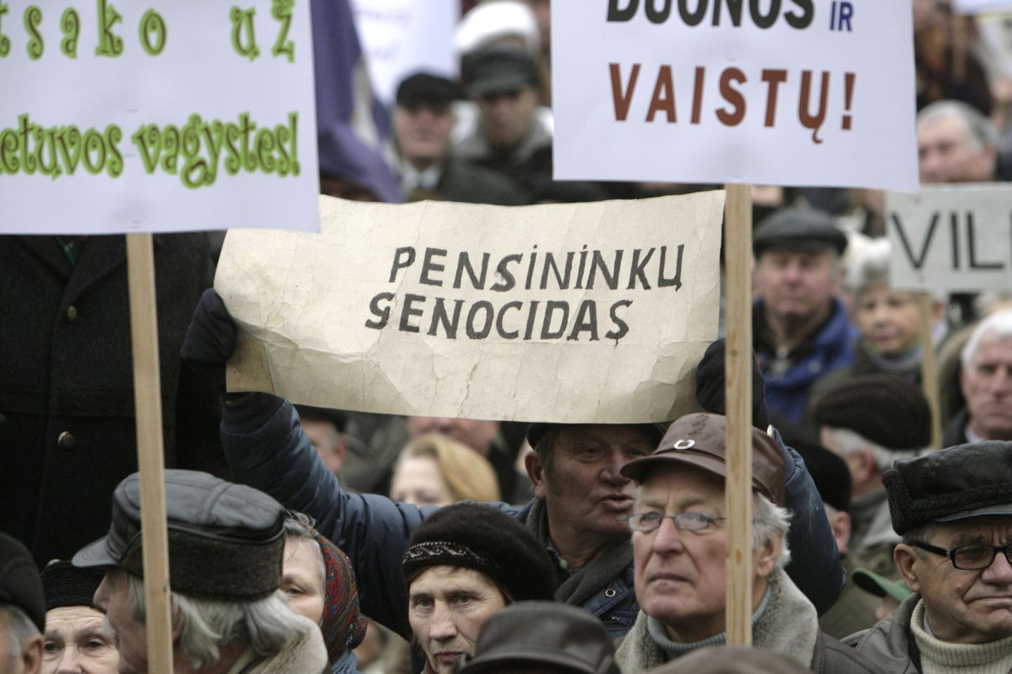 Leedu pensionäride meeleavaldus mullu detsembris Vilniuses. Rahvas protestis seimi otsuse vastu pensione kärpida.