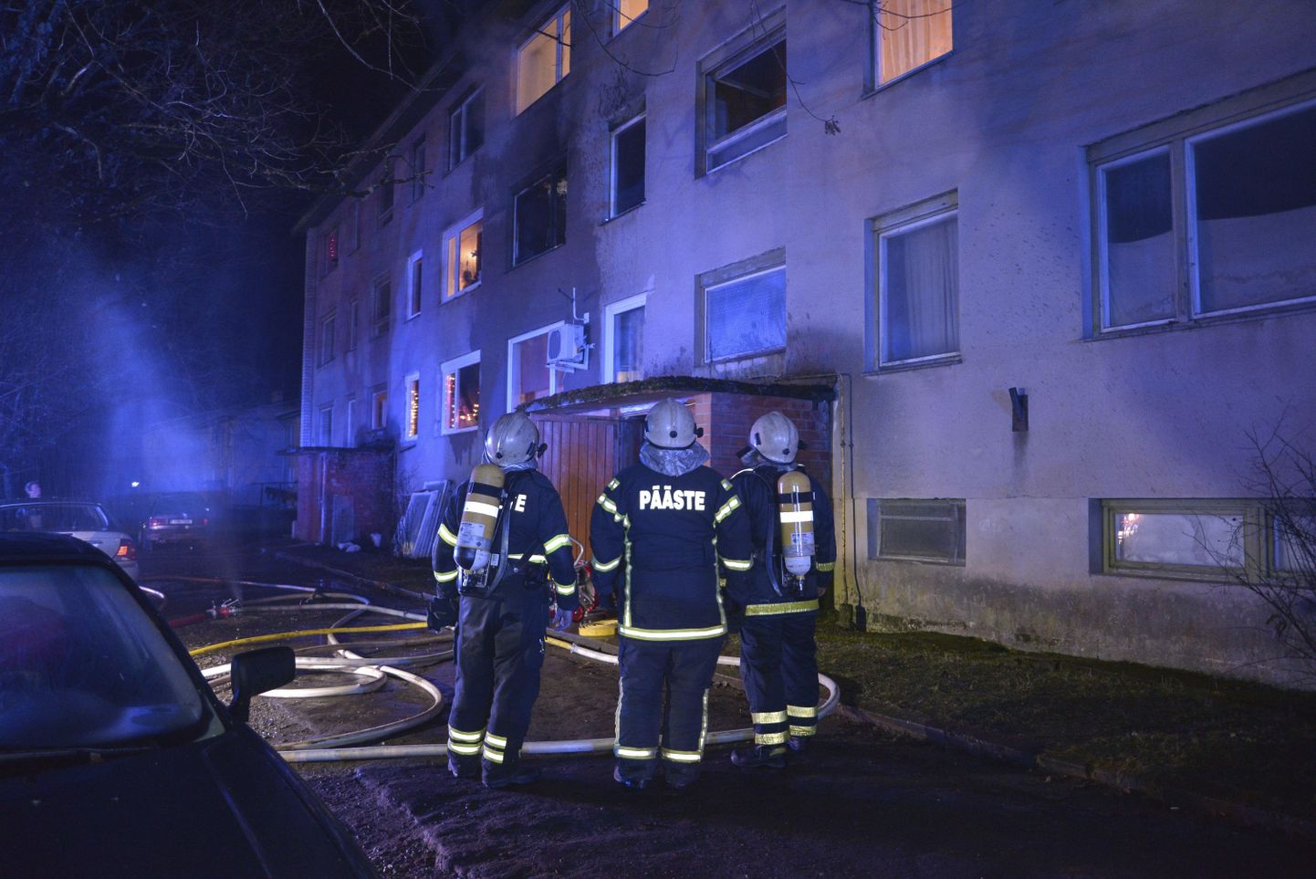 Päästjad suutsid ära hoida tulekahju levimise teistesse korteritesse ning aidata välja kolmandale korrusele lõksu jäänud elanikud.