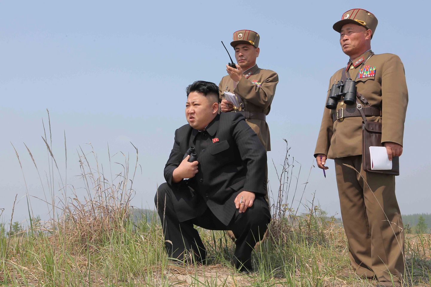 Kim Jong-un raketikatsetust jälgimas.