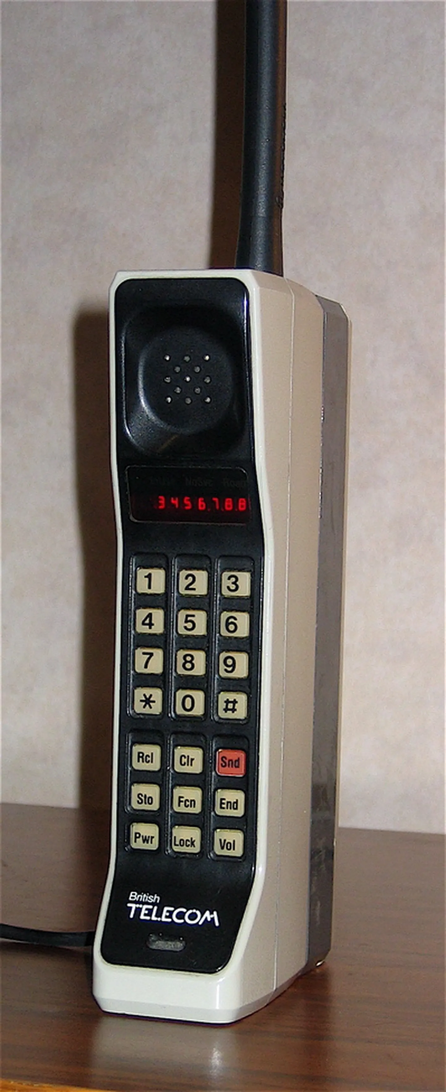 Kuluka andmerändluse pärast ei pidanud 1980ndatel (milisest ajast pärineb Motorola telefon pildil) muretsema.