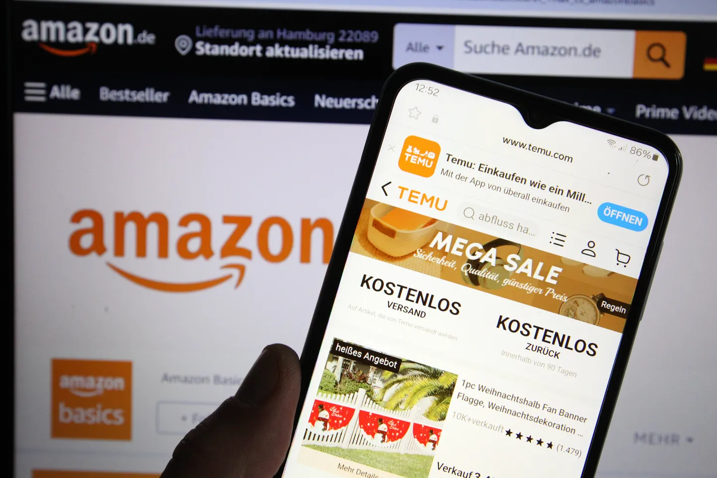 Eesti turule on jõuliselt sisenenud rahvusvahelised e-kaubanduse platvormid nagu Temu, Shein, Amazon, Aliexpress jms, mis konkureerivad kohalike e-poodide ja füüsiliste kauplustega nii brändirõivaste segmendis kui soodsaima hinna klassis.