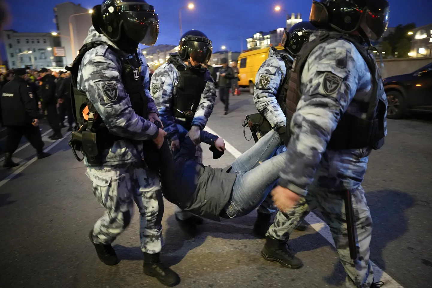 Krievijas policija Maskavā aiztur protestētāju. Ilustratīvs attēls
