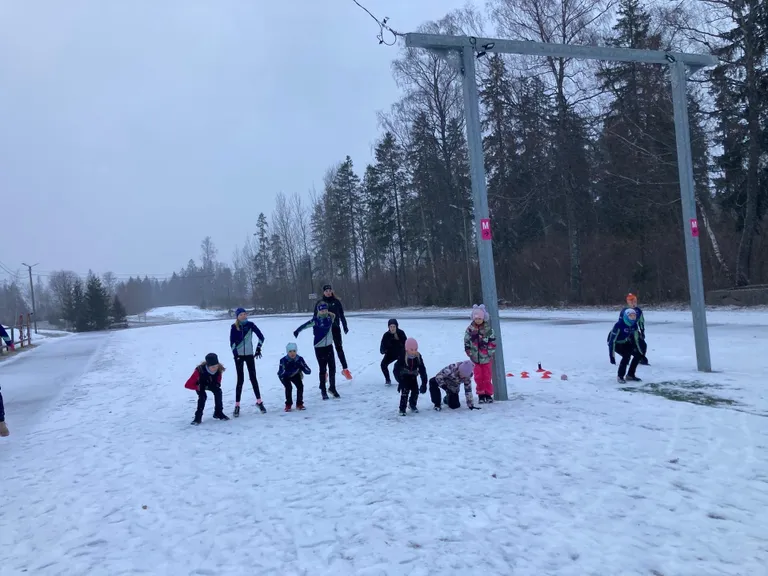 Tamsalu AO Suusaklubi lapsed treeningul.