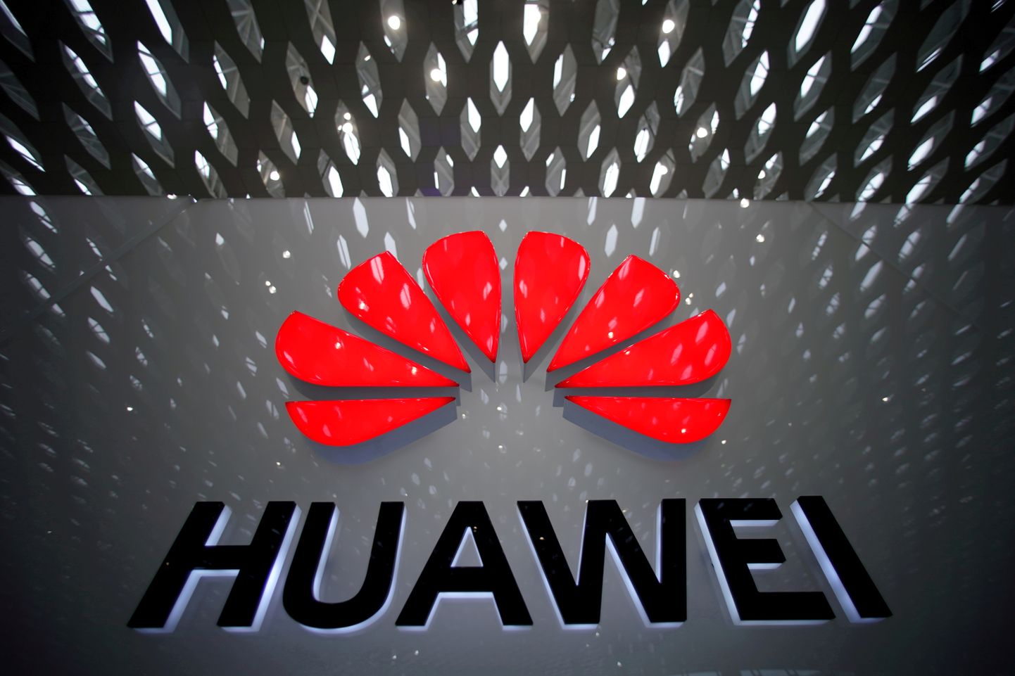 Huawei logo Shenzheni rahvusvahelises lennujaamas.