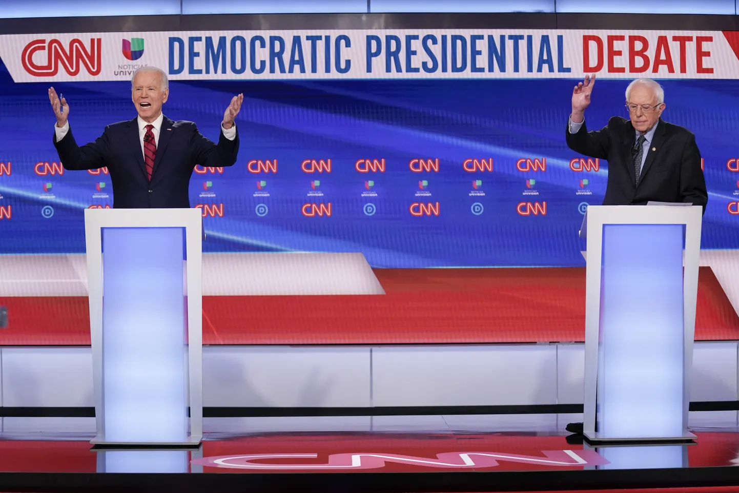 USA endine asepresident Joe Biden (vasakul) ja Vermonti osariigi senaator Bernie Sanders pidasid ilma stuudiopublikuta maha demokraatide eelvalimiste debati CNN-i stuudios Washingtonis.