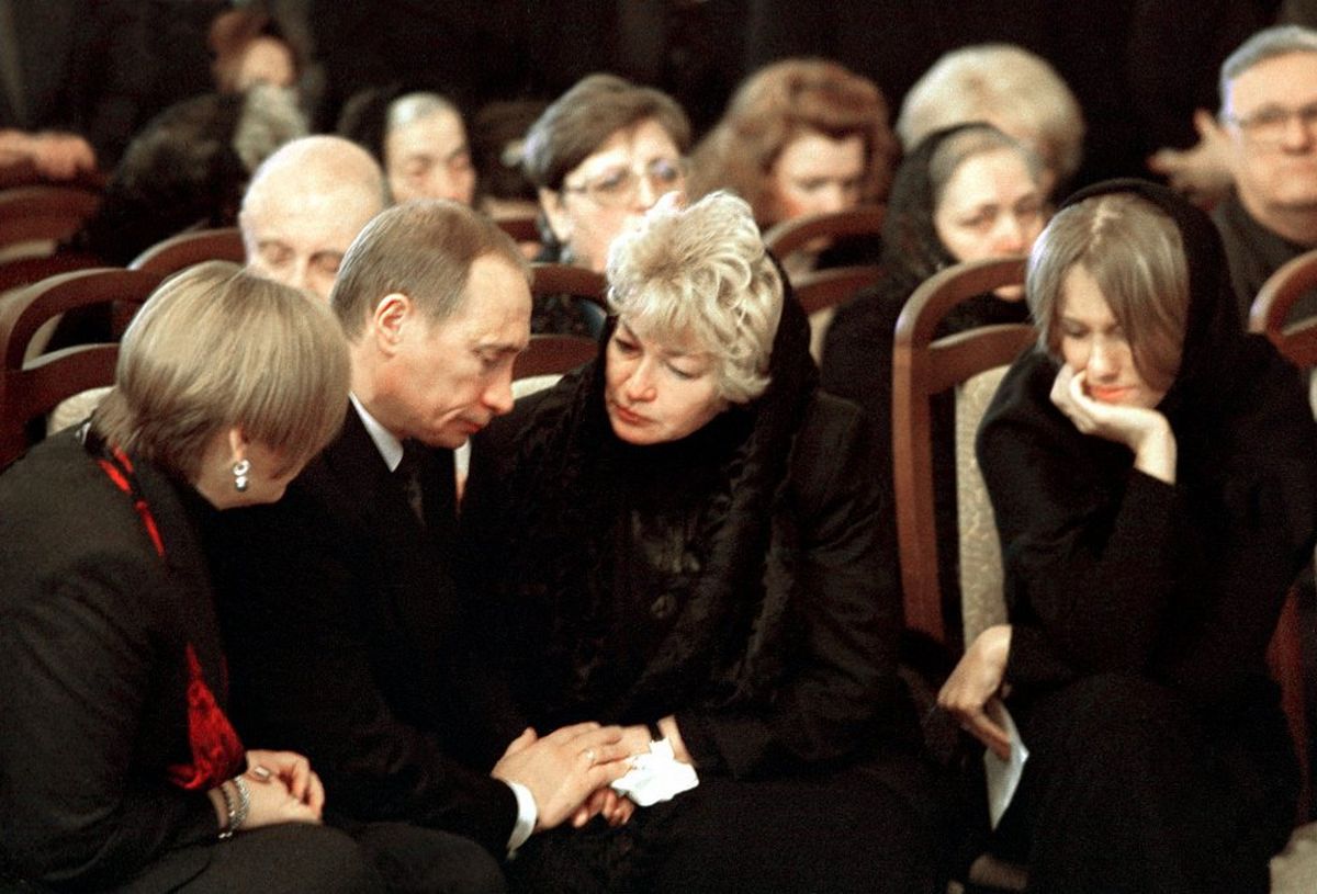 Владимир Путин на похоронах А. Собчака. 2000 год