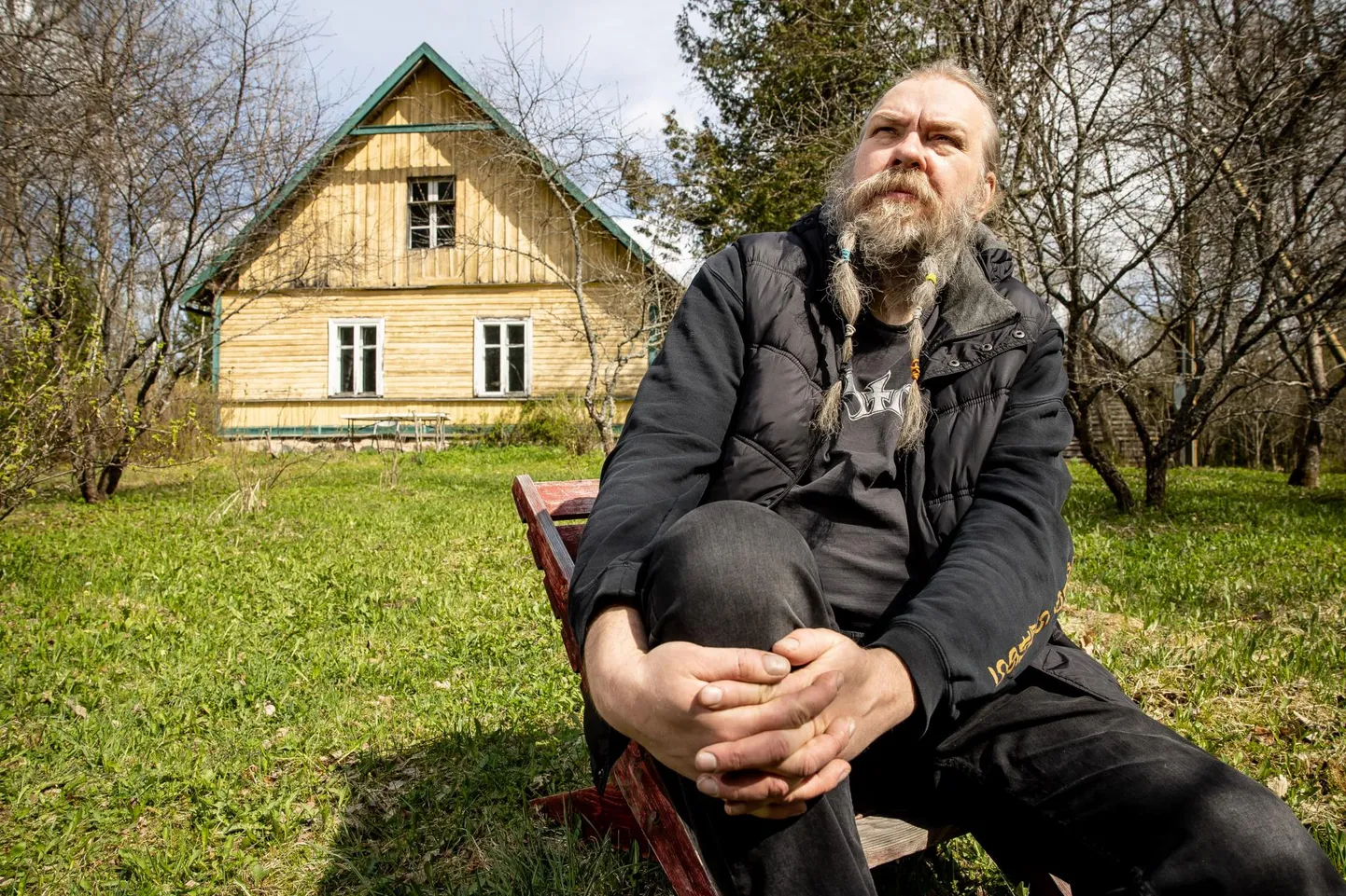 Ivar Porn oma kinnistul Pruunakõrve külas, mida kaitsevägi tahab juba viis aastat endale saada, aga läbirääkimised ei edene.
