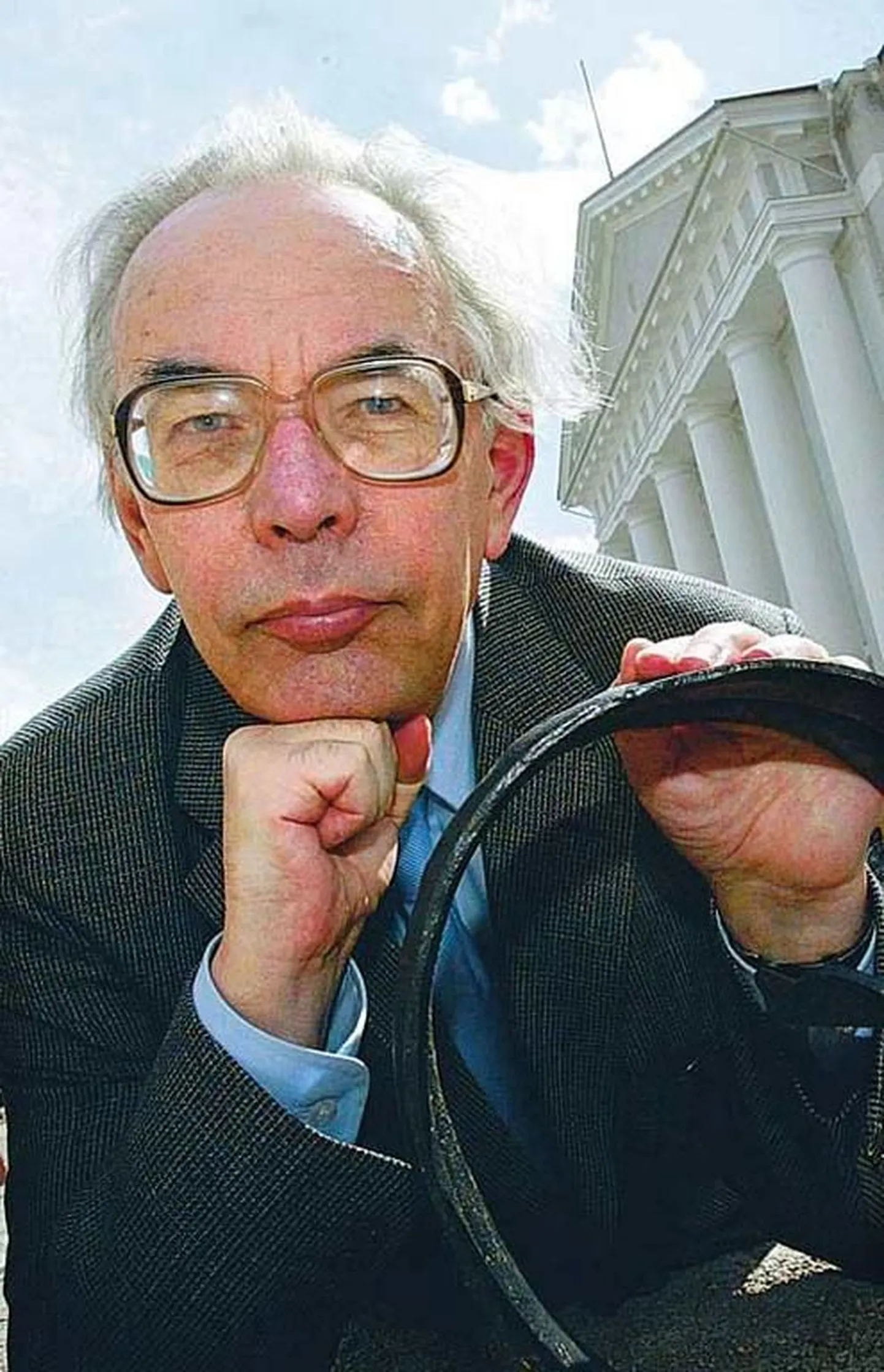 Professor Eero Loone eeskuju kohustab tulevasi eesti mõttekultuuri edendajaid suhtuma oma ülesandesse ausalth.
