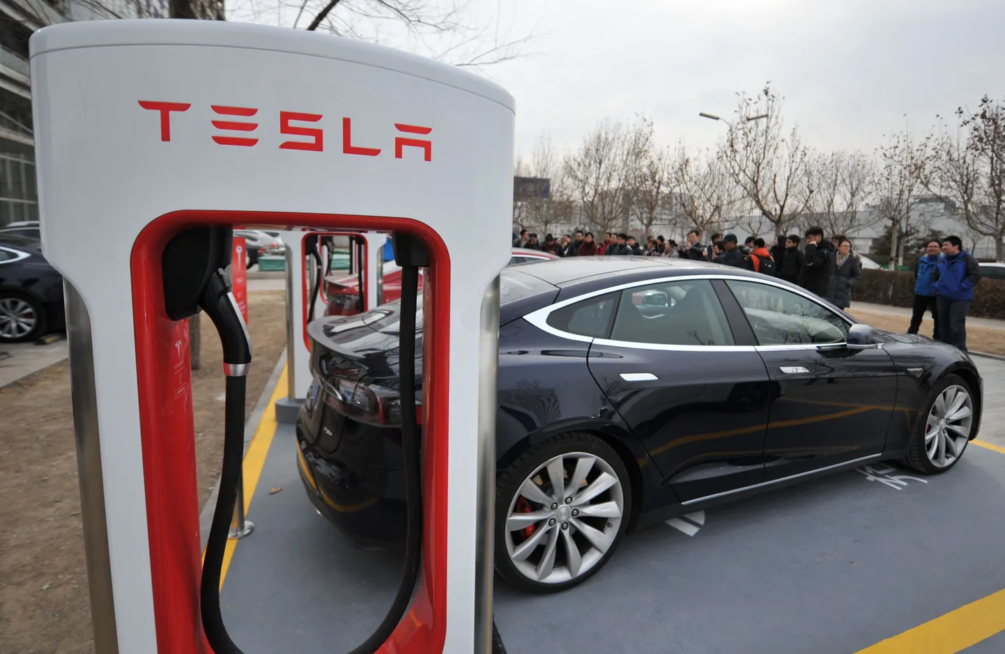 Tesla laadimispunkte on veel vähe.