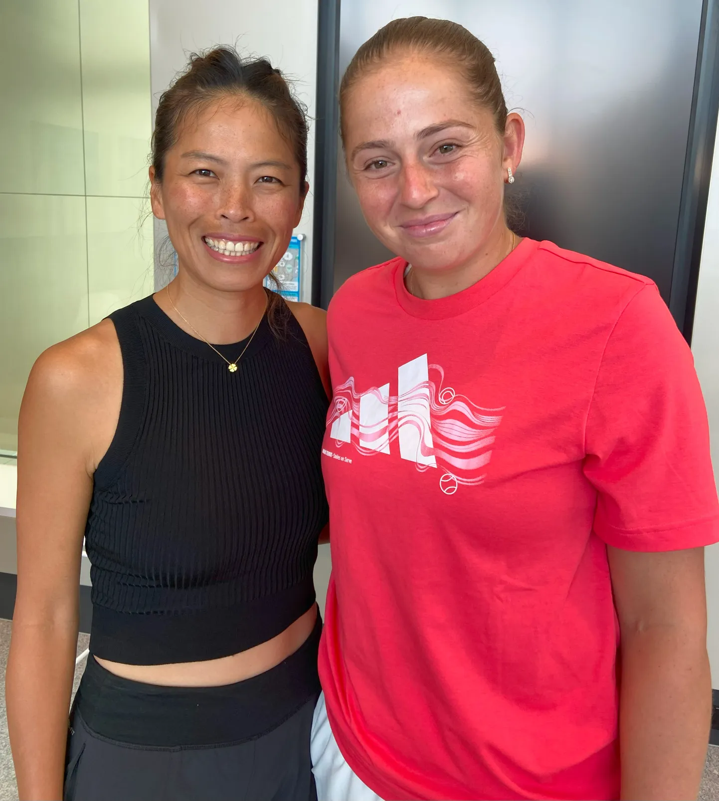 Šuveja Sje un Aļona Ostapenko.