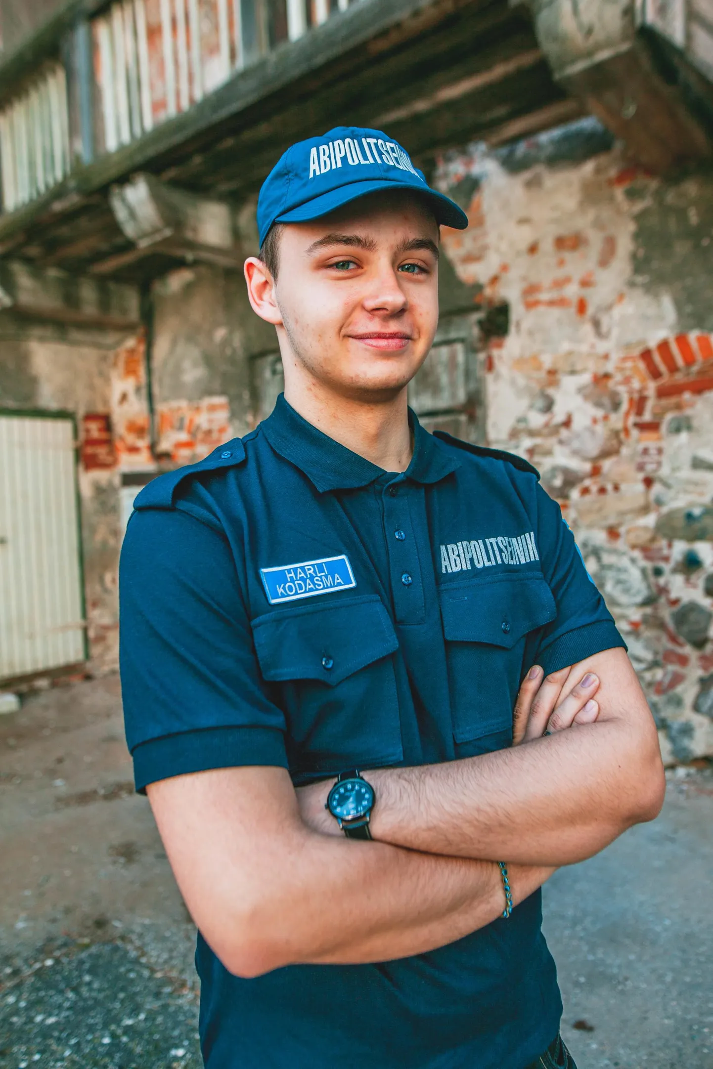Abipolitseinik Harli Kodasma pälvib tänukirja ja 300eurose preemia.