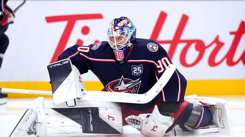 Latvijski vratarji Šilovs in Merzļikins blestela v NHL, a le Šilovs z zmago