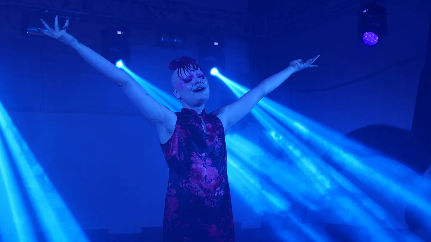 Drag-queen Helgi Saldo Sveta baaris