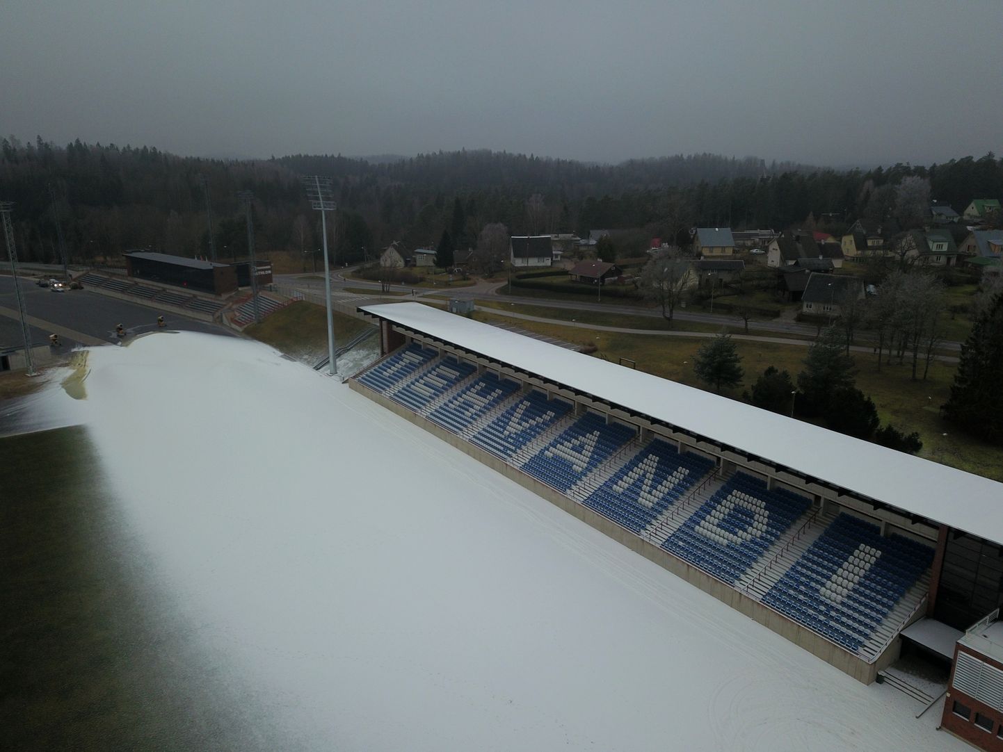 Tehvandi suusastaadionil pole praegu lumega hõisata.