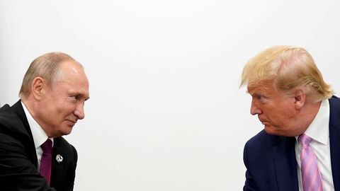 Трамп обсудит с Путиным низкие цены на нефть