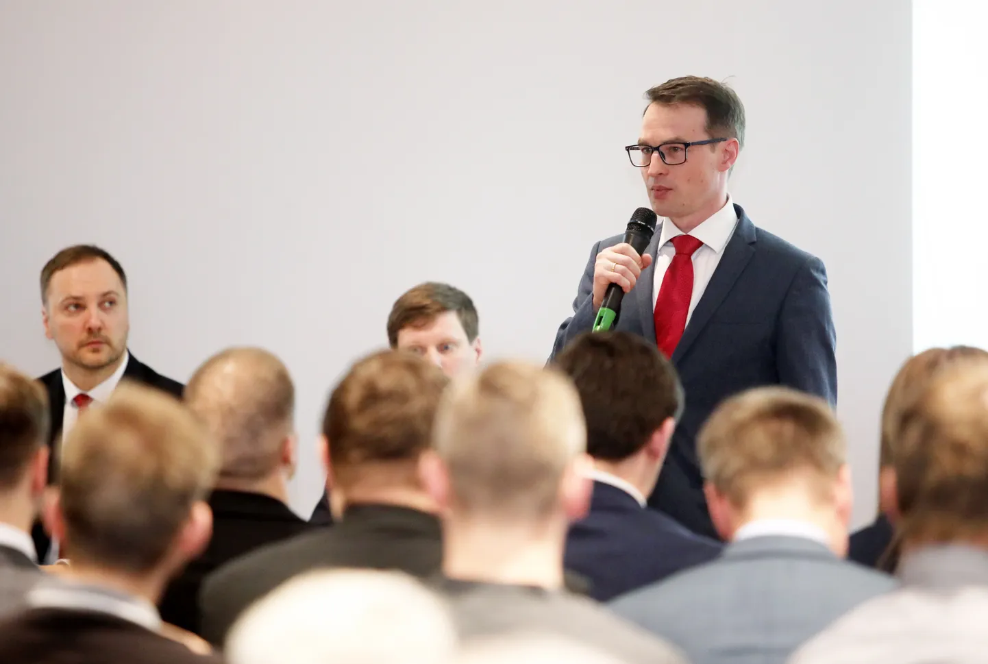 "KPV LV" biedrs Lauris Zīverts piedalās partijas kopsapulcē.