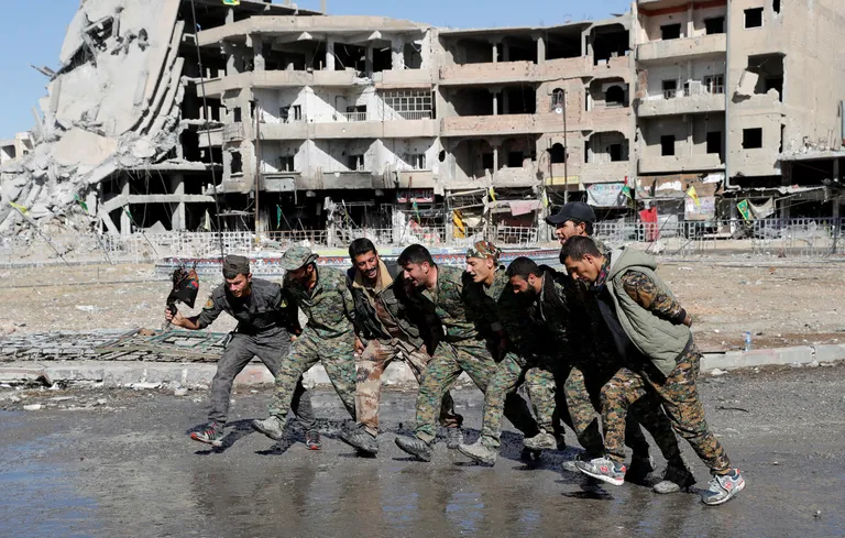 Ühendriikide toetatud koalitsiooniväed kuulutasid Süüria linna Raqqa ISISest täielikult vabaks. Linnast endast on aga järel vaid rusud.
