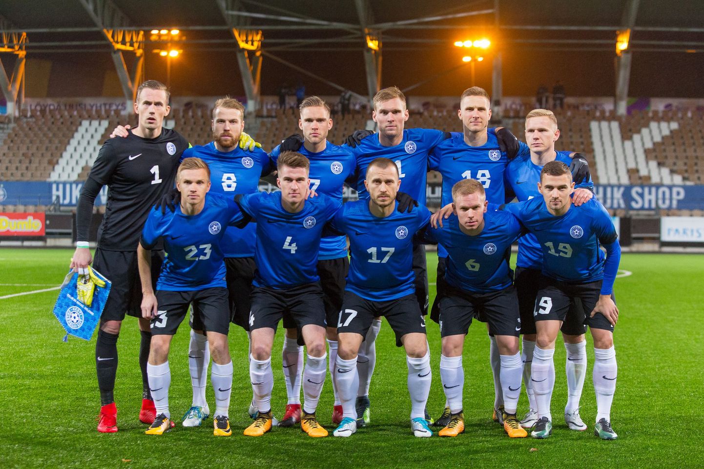 Eesti jalgpallikoondis enne mängu Soomega.