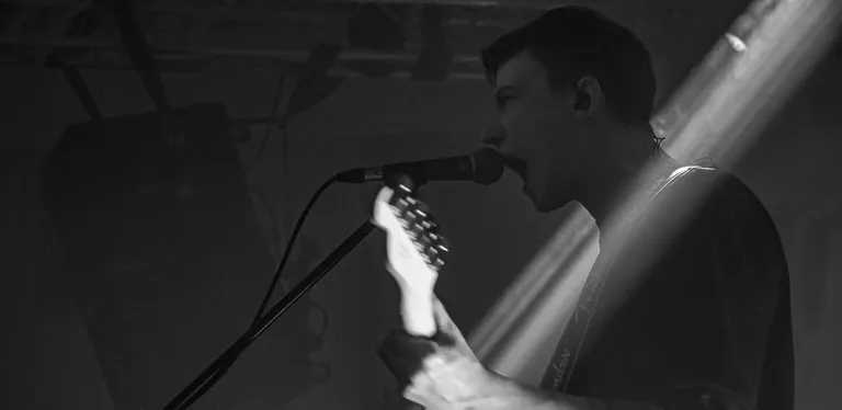 Leedu post-punk ja industriaalbänd AKLI, kes jättis mulle kolmest festivalipäevast ilmselt kõige kustumatuma mulje