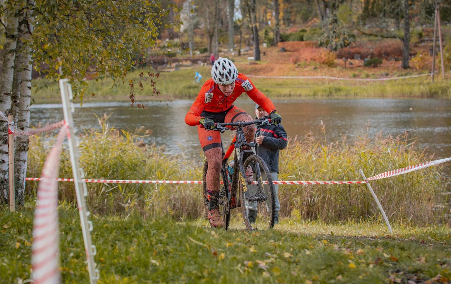 Pärnu Kalevi värvides sõitev Virgo Mitt teenis cyclocross’i Eesti meistrivõistlustel U14 arvestuses teise koha.