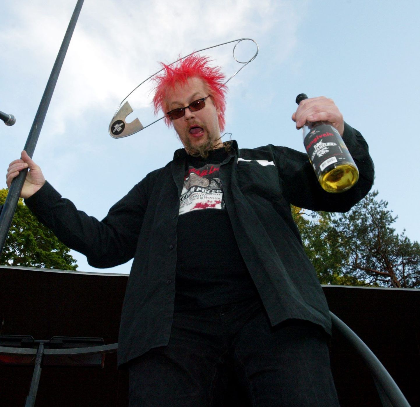 Punklegend J.M.K.E. eesotsas pildil oleva Villu Tammega esineb reedel Pärnus Raehoovis.