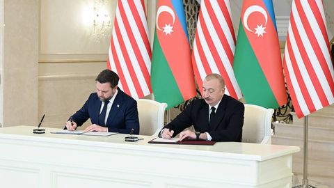 Venss ieradies Azerbaidžānā