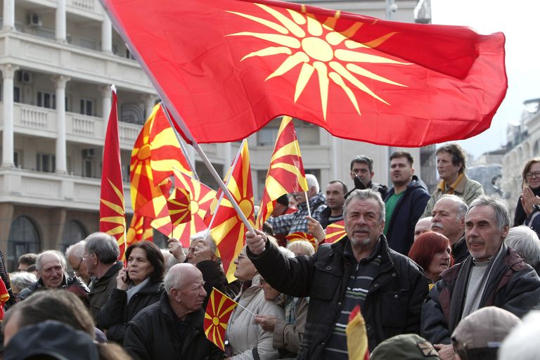 Makedoonias on meelt avaldanud ka inimesed, kelle arvates ei tohiks riik nime suhtes järeleandmisi teha.