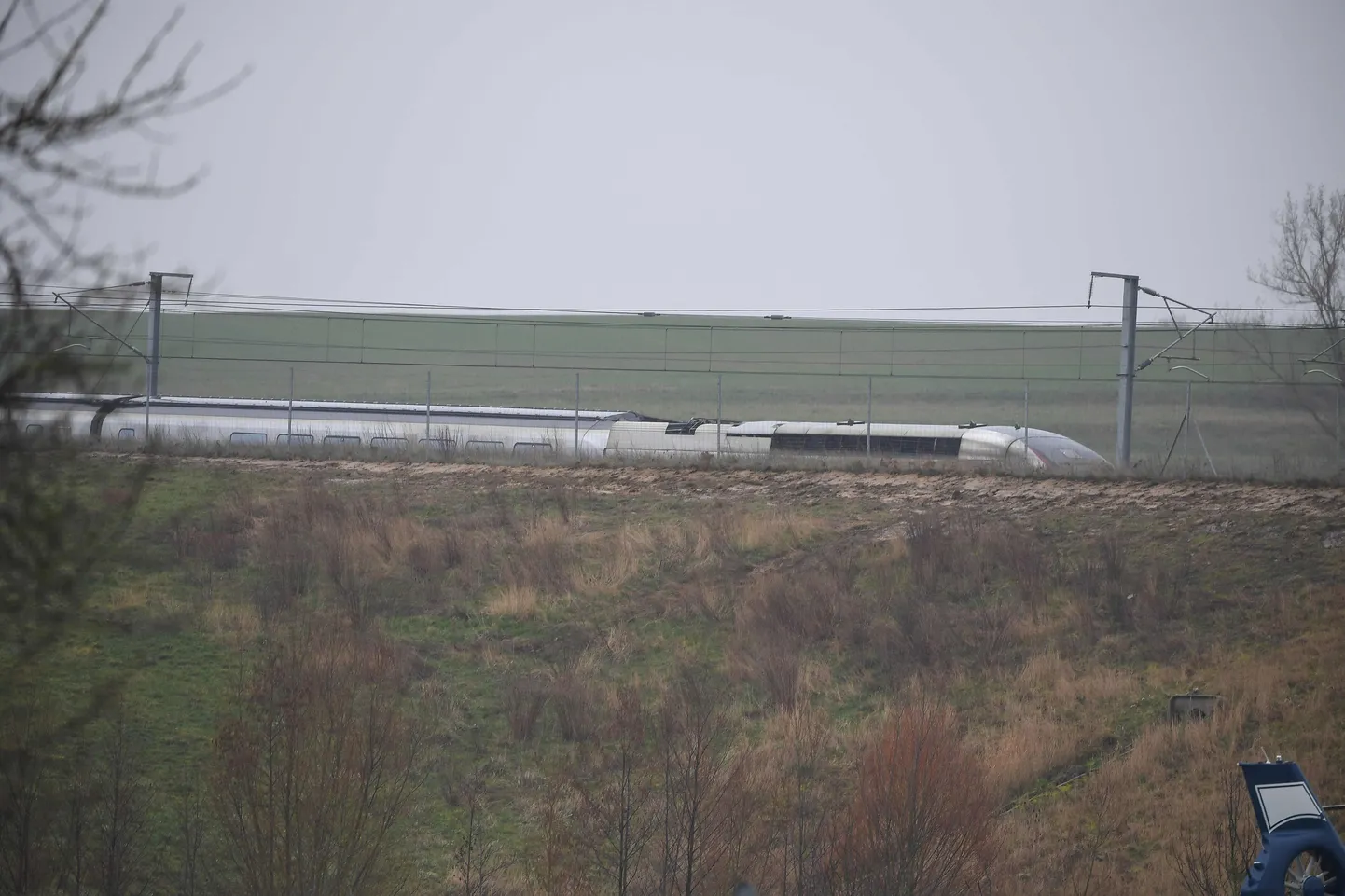 Rööbastelt välja sõitnud TGV ülikiirrong Prantsusmaal Strasbourg'i lähistel 5. märts 2020.