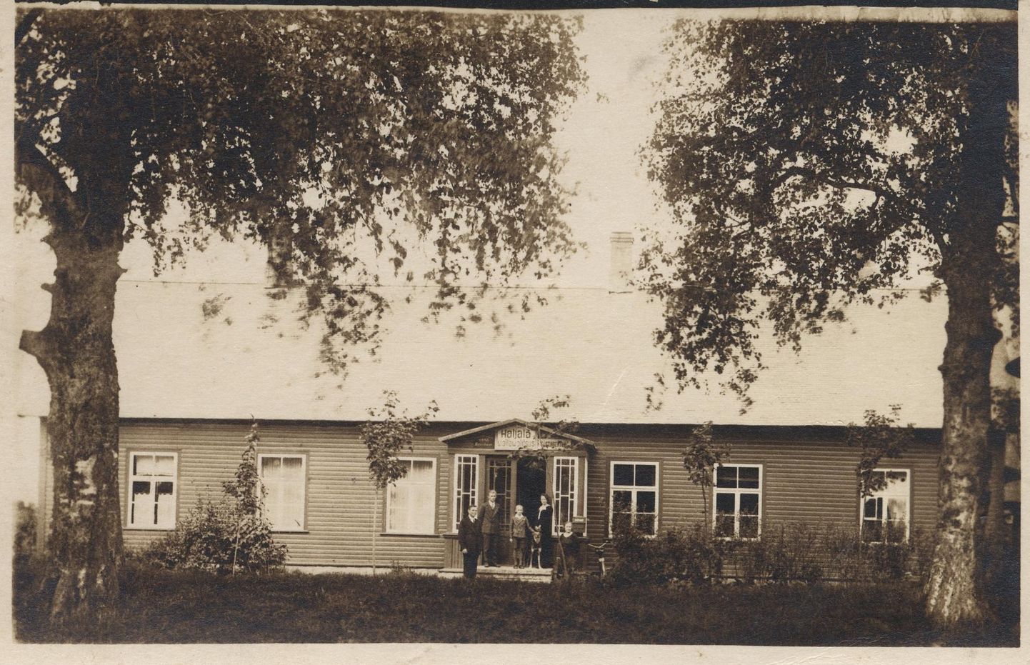 1929. aastal avatud uus Haljala vallamaja, mis langes tuleroaks tosin aastat hiljem.
