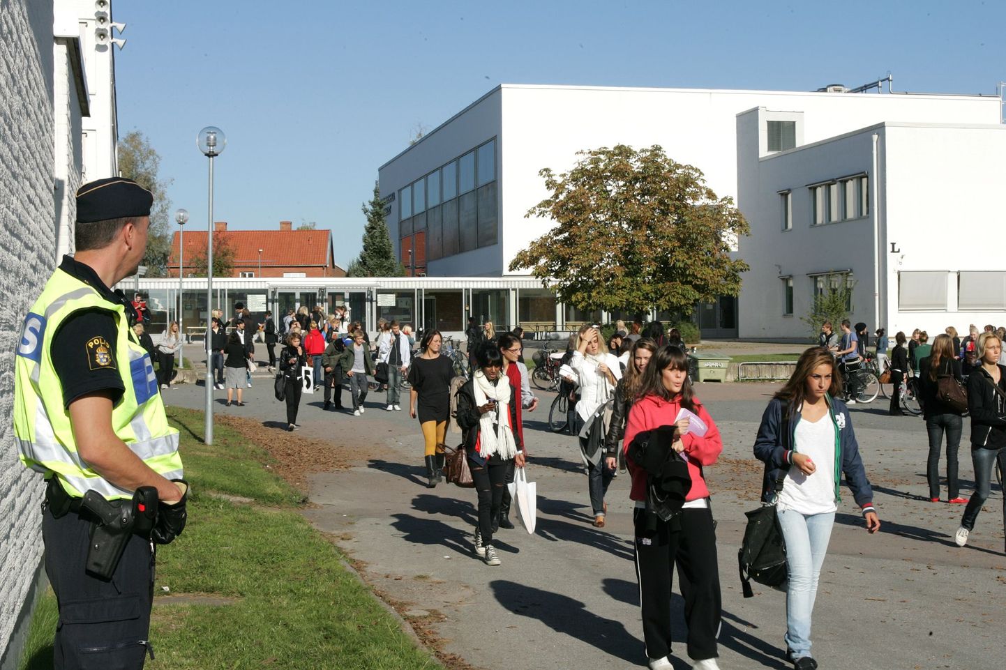 Tulistamisähvardusi saanud Carlforsska gümnaasiumist evakueeriti õpilased.