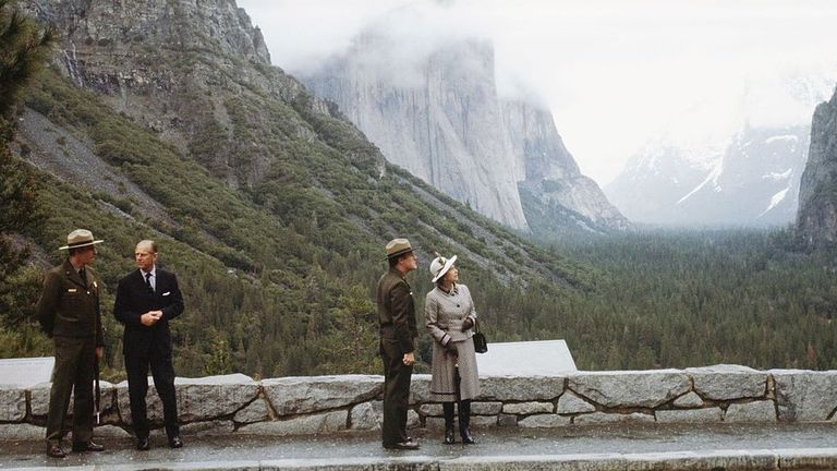 Королева Елизавета и принц Филипп в 1983 году в Йосемитском национальном парке в США