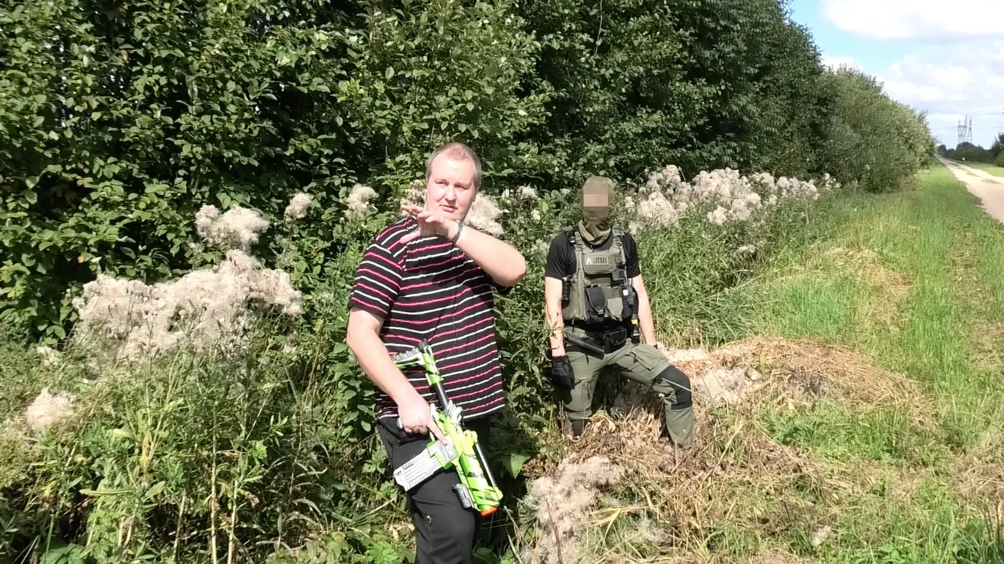 Mikk Tarraste annab sünmduskohal uurijatele ütlusi.