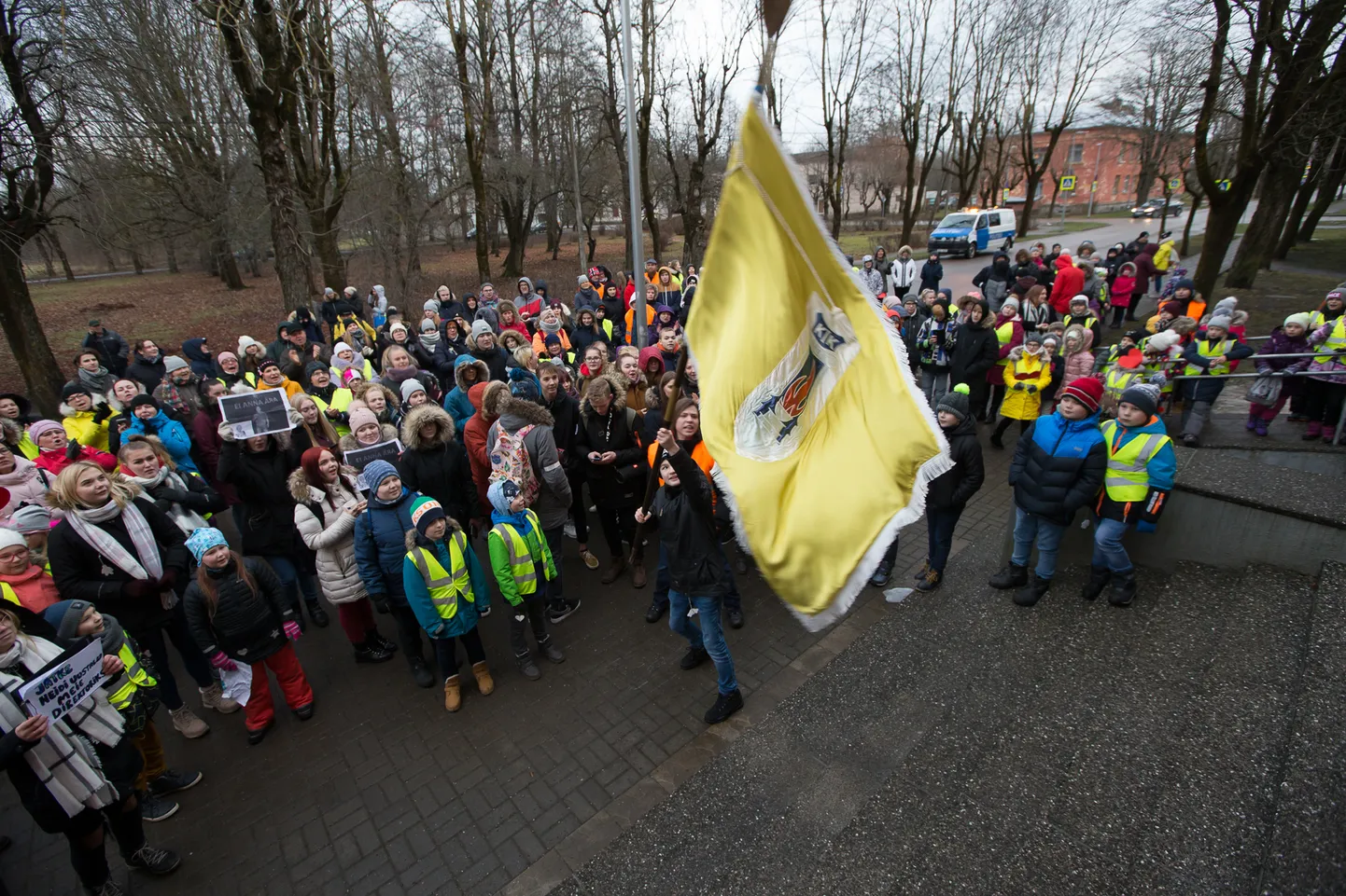 Kui eelmisel neljapäeval käis koolirahvas piketil näitamas oma toetust Heidi Uustalule, siis teisipäeval korraldavad õpetajad juba hoiatusstreigi.