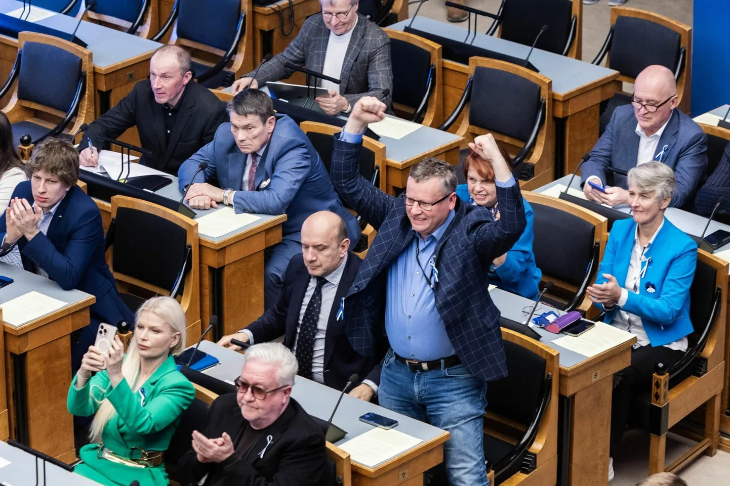 Ajaloolise otsuse jätta kohalikel valimistel Vene ja Valgevene kodanikud ja halli passi omanikud hääleõiguseta võttis Toomas Uibo (Eesti 200) vastu suure juubeldamisega.