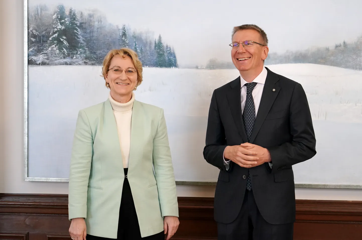 Valsts prezidents Edgars Rinkēvičs un izglītības un zinātnes ministre Dace Melbārde tikšanās laikā Rīgas pilī.