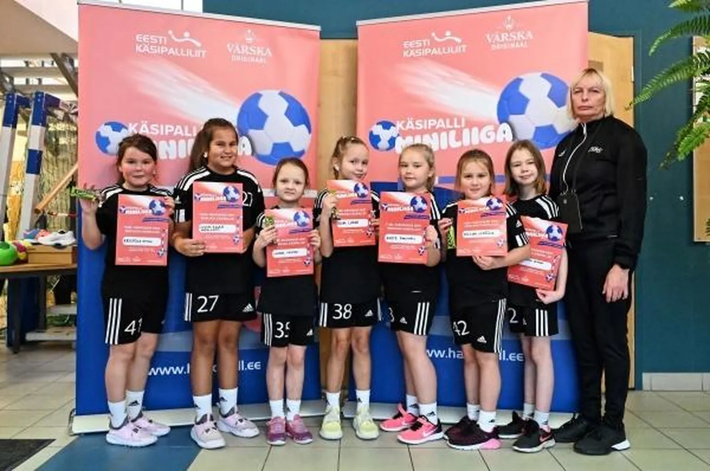 Noorima, T2015 vanuserühma arvestuses võidutsenud Tapa naiskond: Alana Lunina, Kristella Kivilo, Adelina Sedoseva, Sandra Saviauk, Anete Roosimägi, Lilyana-Essmat Abdelsamia, Eva-Lotta Rauks ja treener Mare Neps.