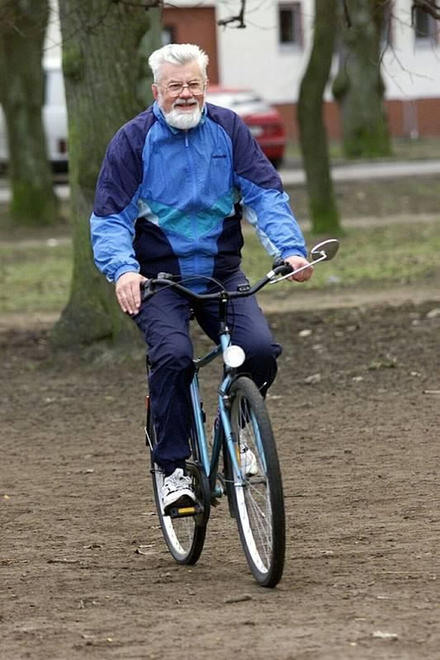 Atko-Meeme Viru oli ka Eesti karskusliikumise eestvedaja, kes propageeris tervislikke eluviise igal võimalusel. Professor Viru armastas muuhulgas ka igal hommikul jalgrattaga sõitmas käia.
