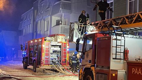 Video ja pildid ⟩ Pärnus Rähni tänaval põleb kahekorruseline elumaja