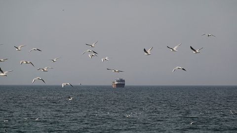 Vai Hormuzs tiks atvērts? Irāna pieņem kuģu nodevu plānu