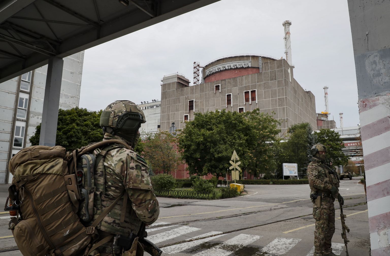 Vene sõdurid Enerhodaris asuva Zaporižžja tuumaelektrijaama territooriumil.