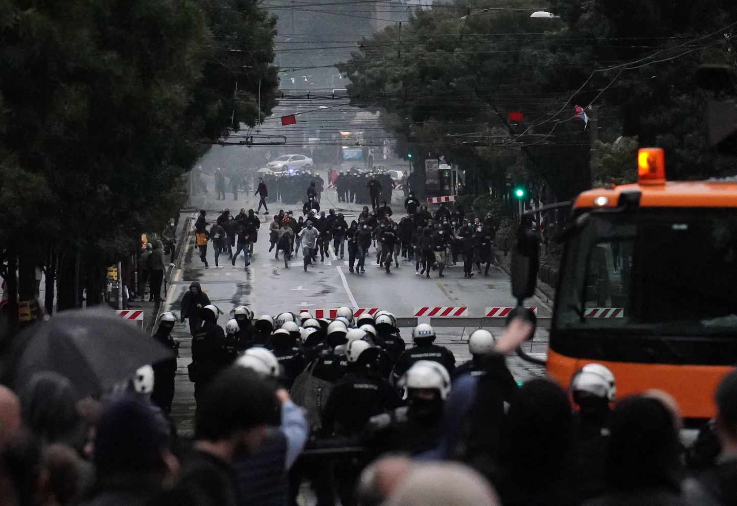EuroPride'i vastaste meeleavaldajate ja politsei kokkupõrked Belgradis 17. septembril.