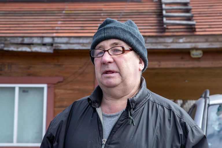 Saaremaa juurtega Georg räägib Narva keelt ja elab Narva inforuumis.