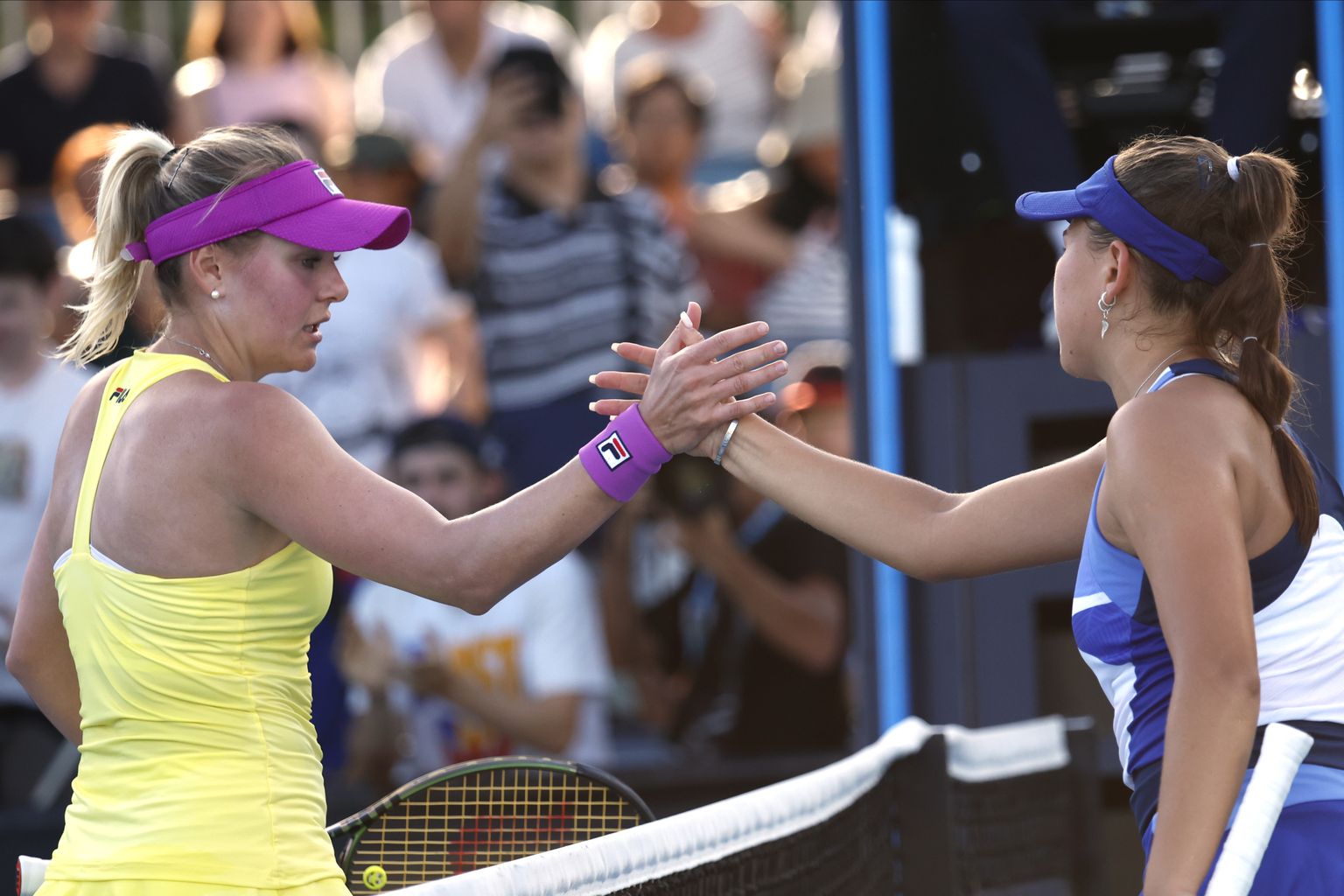 Катерина Байндль (слева) и Камилла Рахимова на Australian Open, 2023.