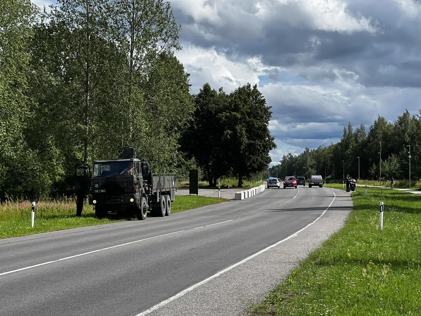 Narva tankimonumendi maa-alal käivad ettevalmistustööd drooniseiresüsteemi rajamiseks.