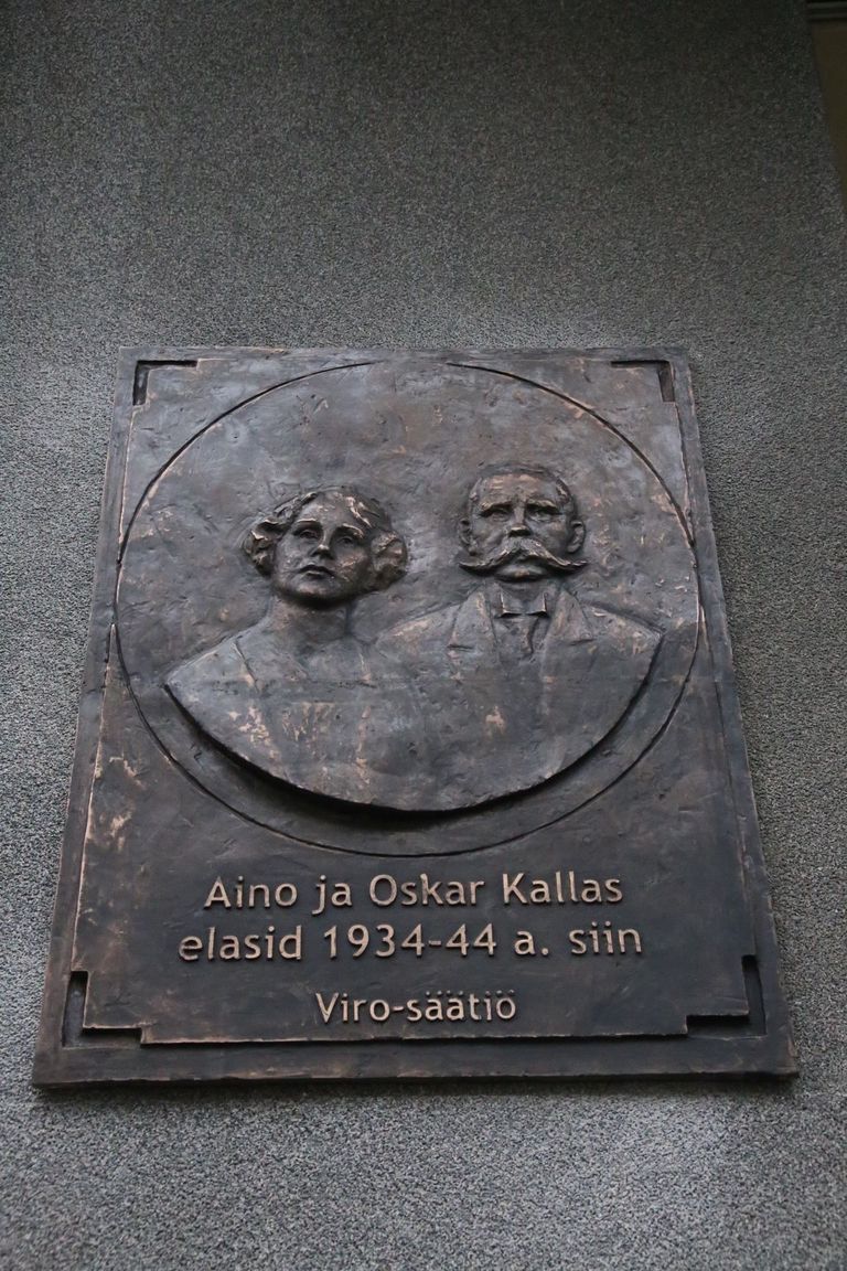 Bareljeef Tallinnas, Pärnu maantee 23. Skulptor Ekke Väli