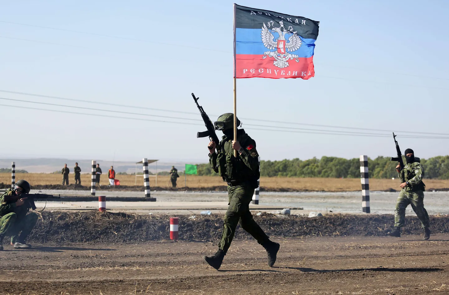 Venemeelne separatist möödunud nädalal Donetski oblastis militaarvõistlusel.