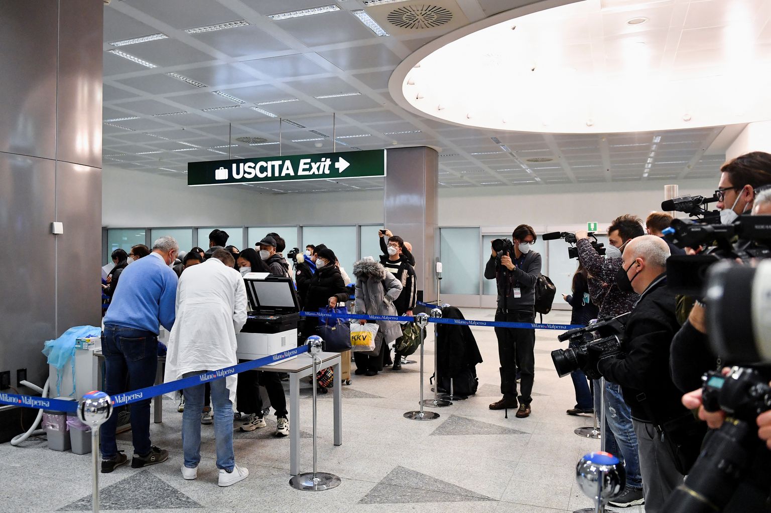 Itaalia kehtestas Hiinast tulnud lennureisijatele kohustusliku COVID-19 kontrolli. Foto on tehtud Malpensa lennujaamas Milanos 29. detsembril.
