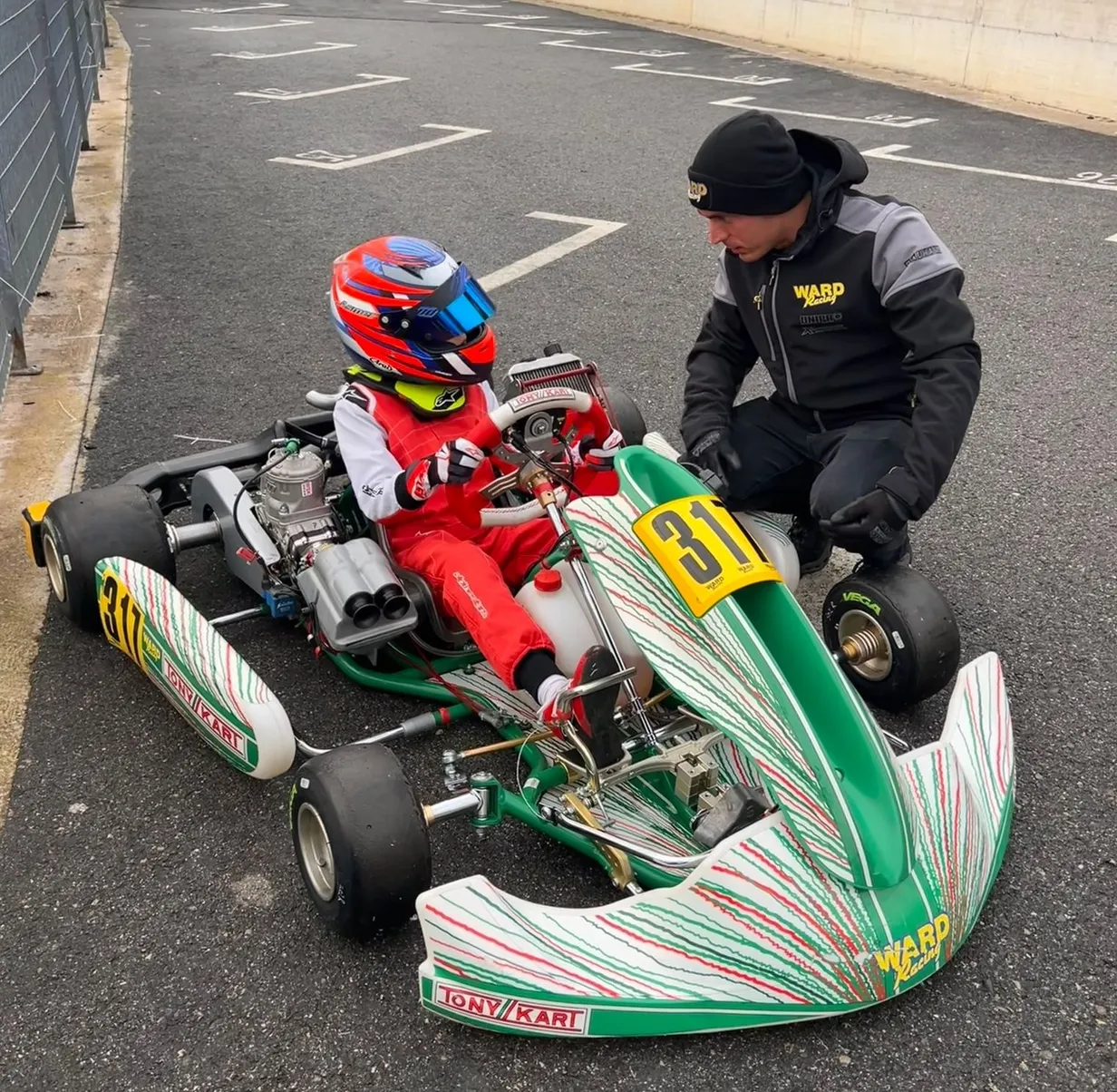 FOTO Asmer ja Räikkönen hakkavad kardiradadel mõõtu võtma