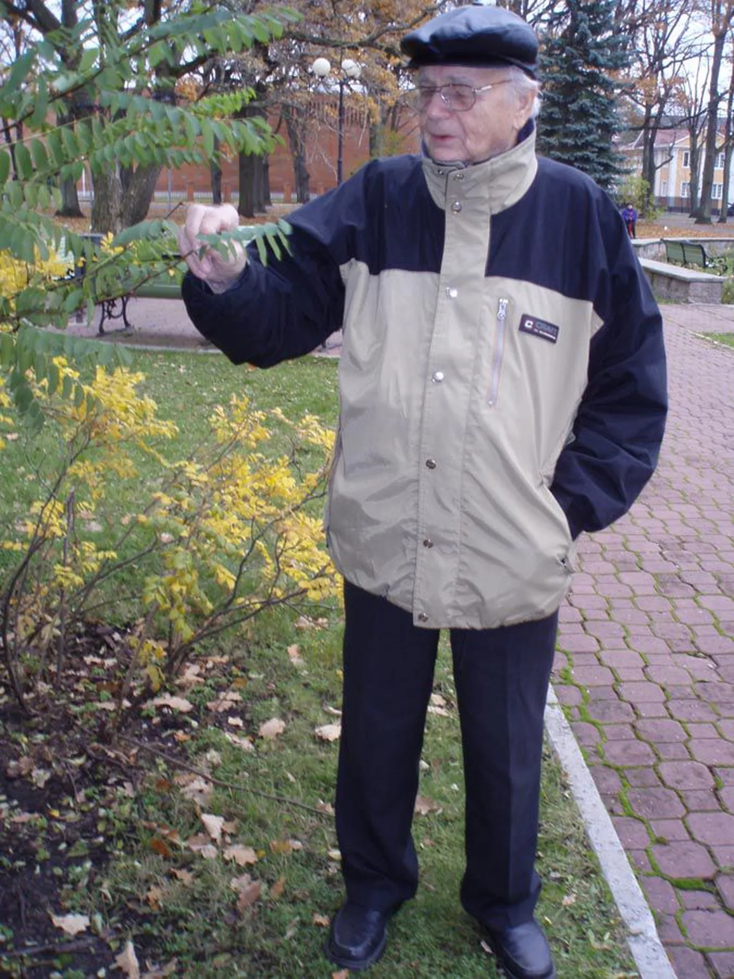 Kalju Uibo on 85-aastasena sirgeselgne ning tunneb rõõmu sellest, et saab teist korda elada vabas Eestis.